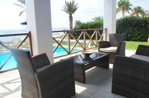 Foto 40 - Sea Front Villa With Private Heated Pool, Quiet Area Paphos 322