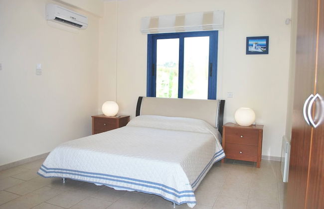 Sea Front Villa, Heated Private Pool, Amazing Location Paphos 323 - Photo 2