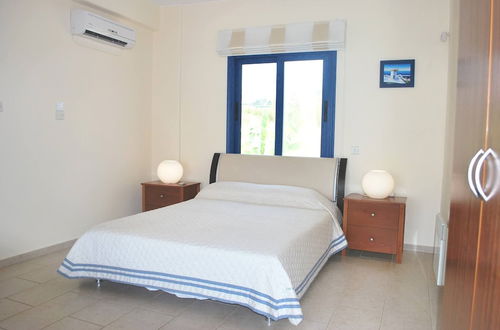 Photo 5 - Sea Front Villa With Private Heated Pool, Quiet Area Paphos 322