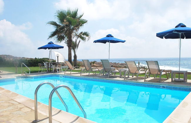 Sea Front Villa, Heated Private Pool, Amazing Location Paphos 323 - Photo 31