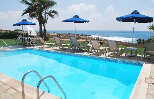 Sea Front Villa With Private Heated Pool, Quiet Area Paphos 322 - Photo 28