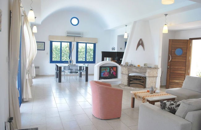 Sea Front Villa With Private Heated Pool, Quiet Area Paphos 322 - Photo 23
