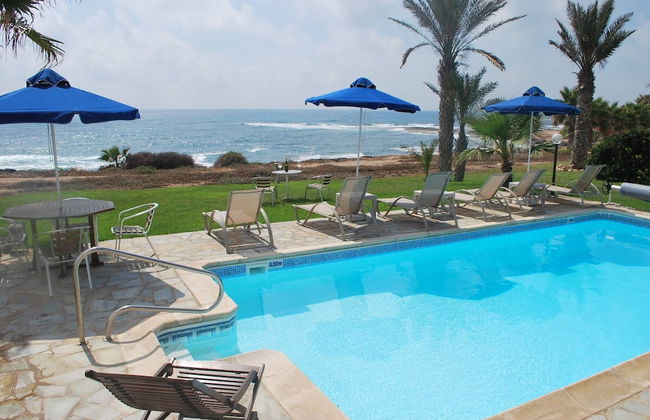 Sea Front Villa, Heated Private Pool, Amazing Location Paphos 323 - Photo 37