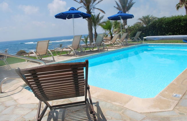 Sea Front Villa, Heated Private Pool, Amazing Location Paphos 323 - Photo 30