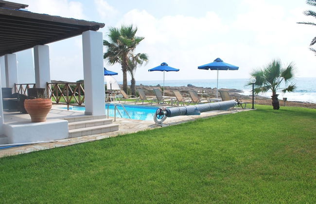 Sea Front Villa, Heated Private Pool, Amazing Location Paphos 323 - Photo 40