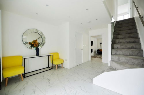 Photo 3 - The Circuits Pinner Place - Classy 3bdr House