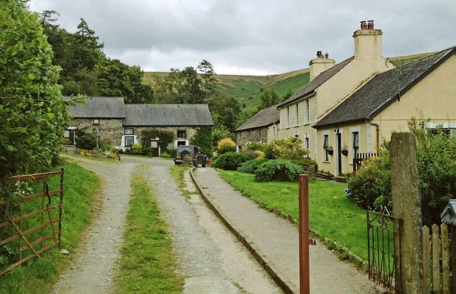 Relax in Sunset View Cottage on Cwmiar Farm - Foto 1