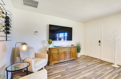 Photo 6 - Single-story Venice Home w/ Screened Porch & Yard