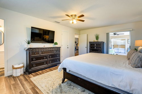 Photo 9 - Single-story Venice Home w/ Screened Porch & Yard