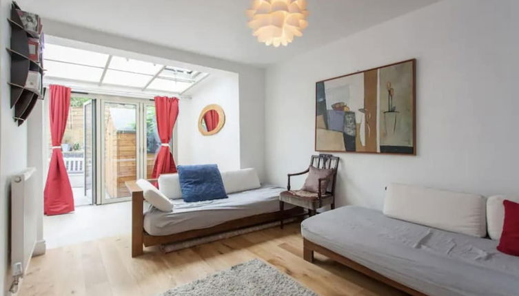 Photo 1 - Modern Bright Shoreditch 2-bed Apartment in London