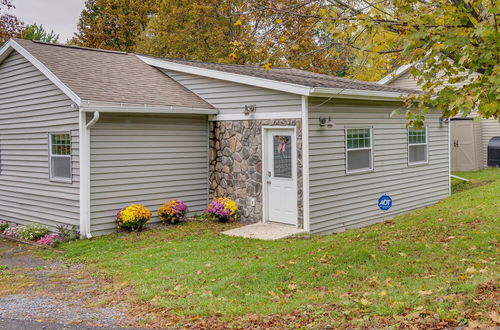 Photo 4 - Pet-friendly Honeoye Cottage Rental: Walk to Lake