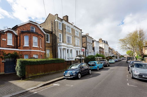 Photo 20 - Perfect Pied-a-terre in Clapham by Underthedoormat