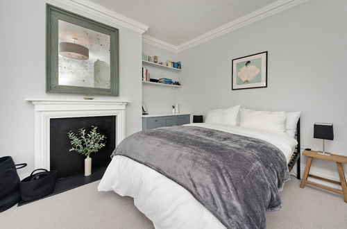 Photo 2 - Perfect Pied-a-terre in Clapham by Underthedoormat