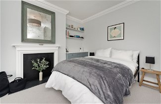 Photo 2 - Perfect Pied-a-terre in Clapham by Underthedoormat