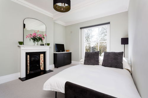 Photo 2 - Perfect Pied-a-terre in Clapham by Underthedoormat