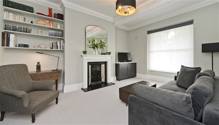 Photo 1 - Perfect Pied-a-terre in Clapham by Underthedoormat