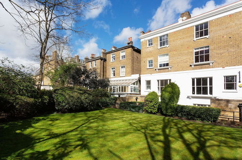 Photo 18 - Perfect Pied-a-terre in Clapham by Underthedoormat