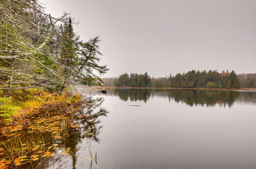 Photo 15 - Charming Watersmeet Cabin w/ Dock on Kitty Island