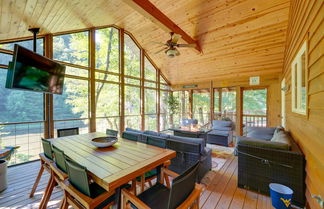 Foto 1 - Riverfront West Virginia Cabin w/ Screened-in Deck