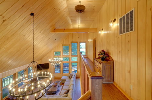 Foto 18 - Riverfront West Virginia Cabin w/ Screened-in Deck