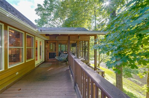 Foto 33 - Riverfront West Virginia Cabin w/ Screened-in Deck