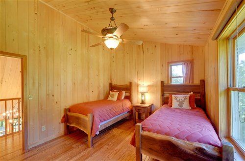 Foto 34 - Riverfront West Virginia Cabin w/ Screened-in Deck