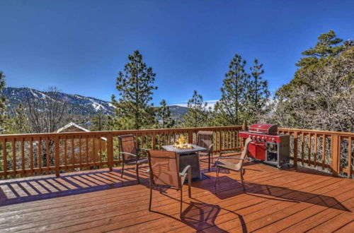 Photo 14 - Views at Wolf Lodge by Avantstay Magnificent Views w/ Hot Tub & Sauna