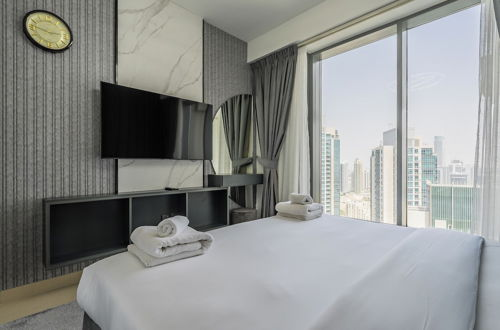 Foto 3 - Luxury Condo With Burj Khalifa and Fountain Views
