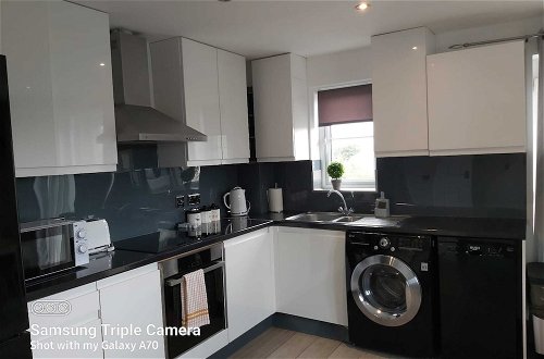 Foto 10 - Stylish & Cosy 2 bed Flat With Parking & Bfast