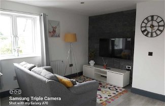 Photo 1 - Stylish & Cosy 2 bed Flat With Parking & Bfast