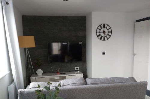 Photo 20 - Stylish & Cosy 2 bed Flat With Parking & Bfast