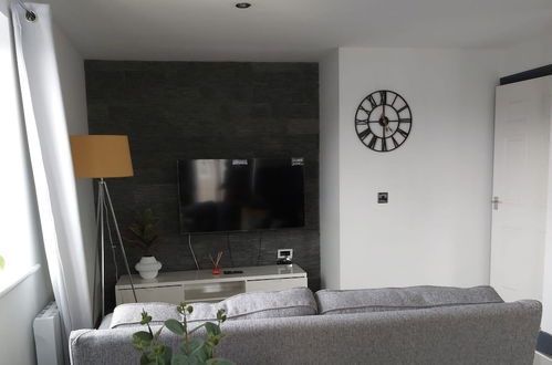 Photo 19 - Stylish & Cosy 2 bed Flat With Parking & Bfast