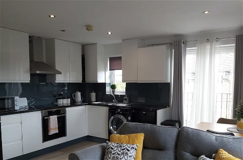 Photo 16 - Stylish & Cosy 2 bed Flat With Parking & Bfast