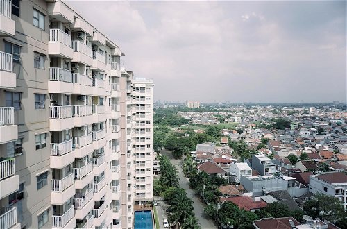 Photo 26 - Great Deal And Homey 1Br Apartment Belmont Residence Puri