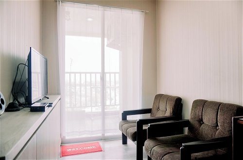 Photo 11 - Great Deal And Homey 1Br Apartment Belmont Residence Puri