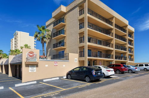 Photo 34 - Beachfront Condo With Pool, hot tub & Sundeck