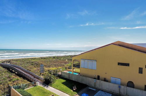 Foto 1 - Beachfront Condo With Pool, hot tub & Sundeck