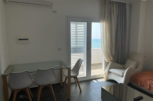 Photo 13 - Penthouse Apartment With Terrace on the sea