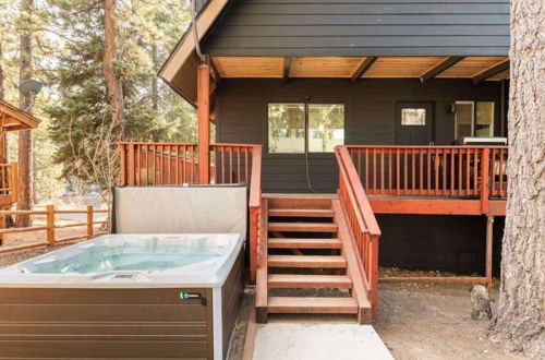 Photo 15 - Oak and Luna by Avantstay Beautiful Big Bear Home w/ Hot Tub, Home Theatre & Ping Pong