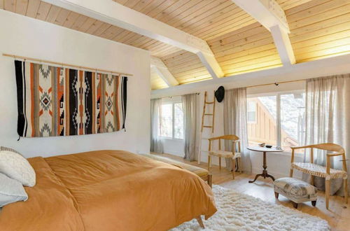 Foto 6 - Oak and Luna by Avantstay Beautiful Big Bear Home w/ Hot Tub, Home Theatre & Ping Pong