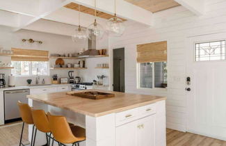 Photo 3 - Oak and Luna by Avantstay Beautiful Big Bear Home w/ Hot Tub, Home Theatre & Ping Pong