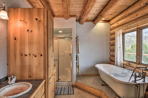 Foto 42 - Spacious, Luxe Cabin w/ Mtn Views, Sauna & More