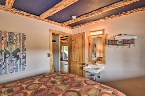 Foto 26 - Spacious, Luxe Cabin w/ Mtn Views, Sauna & More