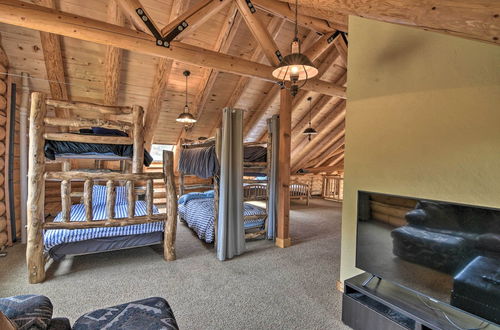 Foto 32 - Spacious, Luxe Cabin w/ Mtn Views, Sauna & More