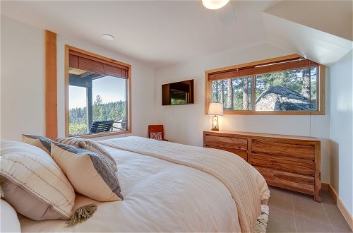 Photo 4 - Secluded Mountain Cabin: Sweeping Lake Tahoe Views