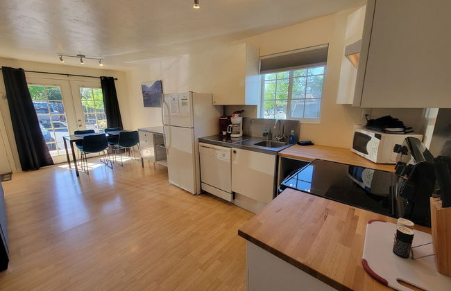Hood River Suites Apartment Hotel - Photo 17