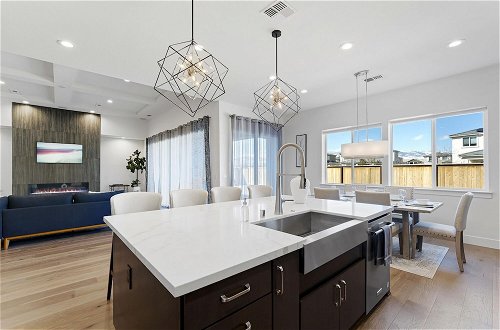 Photo 26 - DT Reno - Luxurious 4BR Home w Dedicated Workspace