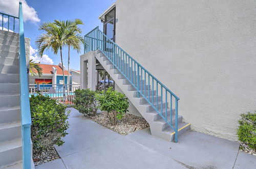 Foto 5 - Poolside Madeira Beach Abode With Balcony