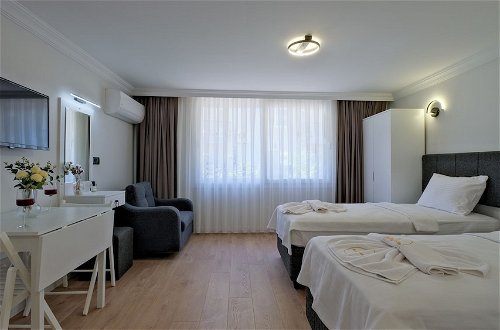 Photo 4 - Miralya Suites