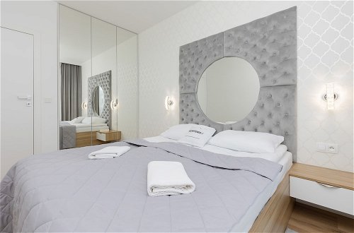 Photo 10 - Glamour Apartment Warsaw by Renters